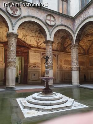 [P34] Interior Palazzo Vecchio » foto by calincheita
 - 
<span class="allrVoted glyphicon glyphicon-heart hidden" id="av1418920"></span>
<a class="m-l-10 hidden" id="sv1418920" onclick="voting_Foto_DelVot(,1418920,1230)" role="button">șterge vot <span class="glyphicon glyphicon-remove"></span></a>
<a id="v91418920" class=" c-red"  onclick="voting_Foto_SetVot(1418920)" role="button"><span class="glyphicon glyphicon-heart-empty"></span> <b>LIKE</b> = Votează poza</a> <img class="hidden"  id="f1418920W9" src="/imagini/loader.gif" border="0" /><span class="AjErrMes hidden" id="e1418920ErM"></span>