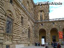 [P02] Florenta - Palatul Pitti - latura din dreapta unde sunt casele de bilete » foto by Diaura*
 - 
<span class="allrVoted glyphicon glyphicon-heart hidden" id="av147032"></span>
<a class="m-l-10 hidden" id="sv147032" onclick="voting_Foto_DelVot(,147032,1230)" role="button">șterge vot <span class="glyphicon glyphicon-remove"></span></a>
<a id="v9147032" class=" c-red"  onclick="voting_Foto_SetVot(147032)" role="button"><span class="glyphicon glyphicon-heart-empty"></span> <b>LIKE</b> = Votează poza</a> <img class="hidden"  id="f147032W9" src="/imagini/loader.gif" border="0" /><span class="AjErrMes hidden" id="e147032ErM"></span>