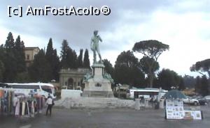 [P11] Piazzale Michelangelo, având în centru o copie a statuii lui David de Michelangelo.  » foto by Carmen Ion
 - 
<span class="allrVoted glyphicon glyphicon-heart hidden" id="av720596"></span>
<a class="m-l-10 hidden" id="sv720596" onclick="voting_Foto_DelVot(,720596,1230)" role="button">șterge vot <span class="glyphicon glyphicon-remove"></span></a>
<a id="v9720596" class=" c-red"  onclick="voting_Foto_SetVot(720596)" role="button"><span class="glyphicon glyphicon-heart-empty"></span> <b>LIKE</b> = Votează poza</a> <img class="hidden"  id="f720596W9" src="/imagini/loader.gif" border="0" /><span class="AjErrMes hidden" id="e720596ErM"></span>