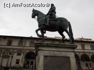 [P02] Florența. Piazza Santissima Annunziata. Statuia ecvestră a marelui Duce Ferdinando I de Medici.  » foto by mihaelavoicu
 - 
<span class="allrVoted glyphicon glyphicon-heart hidden" id="av1148231"></span>
<a class="m-l-10 hidden" id="sv1148231" onclick="voting_Foto_DelVot(,1148231,1230)" role="button">șterge vot <span class="glyphicon glyphicon-remove"></span></a>
<a id="v91148231" class=" c-red"  onclick="voting_Foto_SetVot(1148231)" role="button"><span class="glyphicon glyphicon-heart-empty"></span> <b>LIKE</b> = Votează poza</a> <img class="hidden"  id="f1148231W9" src="/imagini/loader.gif" border="0" /><span class="AjErrMes hidden" id="e1148231ErM"></span>