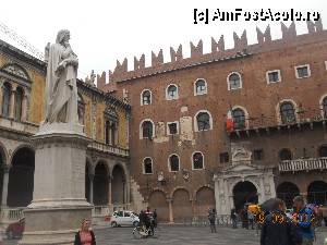 [P22] Italia - Verona - Piazza dei Signori si statuia lui Dante » foto by Diaura*
 - 
<span class="allrVoted glyphicon glyphicon-heart hidden" id="av371317"></span>
<a class="m-l-10 hidden" id="sv371317" onclick="voting_Foto_DelVot(,371317,1233)" role="button">șterge vot <span class="glyphicon glyphicon-remove"></span></a>
<a id="v9371317" class=" c-red"  onclick="voting_Foto_SetVot(371317)" role="button"><span class="glyphicon glyphicon-heart-empty"></span> <b>LIKE</b> = Votează poza</a> <img class="hidden"  id="f371317W9" src="/imagini/loader.gif" border="0" /><span class="AjErrMes hidden" id="e371317ErM"></span>