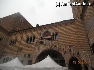 [P26] Italia - Verona - Palazzo dela Regione » foto by Diaura*
 - 
<span class="allrVoted glyphicon glyphicon-heart hidden" id="av371321"></span>
<a class="m-l-10 hidden" id="sv371321" onclick="voting_Foto_DelVot(,371321,1233)" role="button">șterge vot <span class="glyphicon glyphicon-remove"></span></a>
<a id="v9371321" class=" c-red"  onclick="voting_Foto_SetVot(371321)" role="button"><span class="glyphicon glyphicon-heart-empty"></span> <b>LIKE</b> = Votează poza</a> <img class="hidden"  id="f371321W9" src="/imagini/loader.gif" border="0" /><span class="AjErrMes hidden" id="e371321ErM"></span>