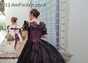 [P81] Doamne în costume de epocă, pregătite probabil pentru un spectacol de operă la Arena Romană » foto by Carmen Ion
 - 
<span class="allrVoted glyphicon glyphicon-heart hidden" id="av1547986"></span>
<a class="m-l-10 hidden" id="sv1547986" onclick="voting_Foto_DelVot(,1547986,1233)" role="button">șterge vot <span class="glyphicon glyphicon-remove"></span></a>
<a id="v91547986" class=" c-red"  onclick="voting_Foto_SetVot(1547986)" role="button"><span class="glyphicon glyphicon-heart-empty"></span> <b>LIKE</b> = Votează poza</a> <img class="hidden"  id="f1547986W9" src="/imagini/loader.gif" border="0" /><span class="AjErrMes hidden" id="e1547986ErM"></span>