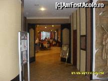[P21] intrarea in restaurant. Se observa in stanga panoul unde se afiseaza zilnic programul de divertisment.  » foto by adryana
 - 
<span class="allrVoted glyphicon glyphicon-heart hidden" id="av419616"></span>
<a class="m-l-10 hidden" id="sv419616" onclick="voting_Foto_DelVot(,419616,1259)" role="button">șterge vot <span class="glyphicon glyphicon-remove"></span></a>
<a id="v9419616" class=" c-red"  onclick="voting_Foto_SetVot(419616)" role="button"><span class="glyphicon glyphicon-heart-empty"></span> <b>LIKE</b> = Votează poza</a> <img class="hidden"  id="f419616W9" src="/imagini/loader.gif" border="0" /><span class="AjErrMes hidden" id="e419616ErM"></span>