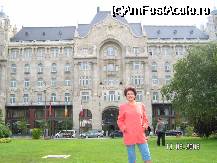 [P15] Pe peluza taiata la mm din fata luxosului hotel Gelert din Budapesta » foto by ileanaxperta*
 - 
<span class="allrVoted glyphicon glyphicon-heart hidden" id="av31217"></span>
<a class="m-l-10 hidden" id="sv31217" onclick="voting_Foto_DelVot(,31217,1275)" role="button">șterge vot <span class="glyphicon glyphicon-remove"></span></a>
<a id="v931217" class=" c-red"  onclick="voting_Foto_SetVot(31217)" role="button"><span class="glyphicon glyphicon-heart-empty"></span> <b>LIKE</b> = Votează poza</a> <img class="hidden"  id="f31217W9" src="/imagini/loader.gif" border="0" /><span class="AjErrMes hidden" id="e31217ErM"></span>