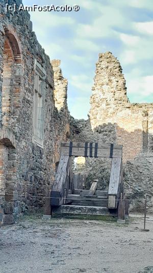 [P19] Visegrad fortareata, catapulta » foto by Yolanda
 - 
<span class="allrVoted glyphicon glyphicon-heart hidden" id="av1511974"></span>
<a class="m-l-10 hidden" id="sv1511974" onclick="voting_Foto_DelVot(,1511974,1275)" role="button">șterge vot <span class="glyphicon glyphicon-remove"></span></a>
<a id="v91511974" class=" c-red"  onclick="voting_Foto_SetVot(1511974)" role="button"><span class="glyphicon glyphicon-heart-empty"></span> <b>LIKE</b> = Votează poza</a> <img class="hidden"  id="f1511974W9" src="/imagini/loader.gif" border="0" /><span class="AjErrMes hidden" id="e1511974ErM"></span>