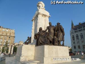 [P24] Monument lângă Parlament » foto by ungureanica
 - 
<span class="allrVoted glyphicon glyphicon-heart hidden" id="av624512"></span>
<a class="m-l-10 hidden" id="sv624512" onclick="voting_Foto_DelVot(,624512,1275)" role="button">șterge vot <span class="glyphicon glyphicon-remove"></span></a>
<a id="v9624512" class=" c-red"  onclick="voting_Foto_SetVot(624512)" role="button"><span class="glyphicon glyphicon-heart-empty"></span> <b>LIKE</b> = Votează poza</a> <img class="hidden"  id="f624512W9" src="/imagini/loader.gif" border="0" /><span class="AjErrMes hidden" id="e624512ErM"></span>