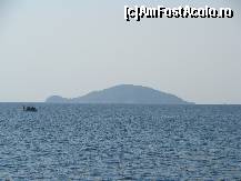 P12 [JUL-2007] Insula Broastei Testoase, dar din Neos Marmaras se vede doar din spate