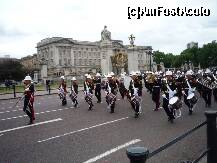 [P46] Londra - Parada cu fanfară în faţa palatului Buckingham. » foto by Dragoș_MD
 - 
<span class="allrVoted glyphicon glyphicon-heart hidden" id="av205394"></span>
<a class="m-l-10 hidden" id="sv205394" onclick="voting_Foto_DelVot(,205394,1570)" role="button">șterge vot <span class="glyphicon glyphicon-remove"></span></a>
<a id="v9205394" class=" c-red"  onclick="voting_Foto_SetVot(205394)" role="button"><span class="glyphicon glyphicon-heart-empty"></span> <b>LIKE</b> = Votează poza</a> <img class="hidden"  id="f205394W9" src="/imagini/loader.gif" border="0" /><span class="AjErrMes hidden" id="e205394ErM"></span>