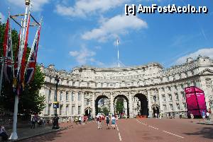 [P03] Armiralty Arch-legatura dintre Trafalgar Square si The Mall » foto by elena_iasi
 - 
<span class="allrVoted glyphicon glyphicon-heart hidden" id="av359879"></span>
<a class="m-l-10 hidden" id="sv359879" onclick="voting_Foto_DelVot(,359879,1570)" role="button">șterge vot <span class="glyphicon glyphicon-remove"></span></a>
<a id="v9359879" class=" c-red"  onclick="voting_Foto_SetVot(359879)" role="button"><span class="glyphicon glyphicon-heart-empty"></span> <b>LIKE</b> = Votează poza</a> <img class="hidden"  id="f359879W9" src="/imagini/loader.gif" border="0" /><span class="AjErrMes hidden" id="e359879ErM"></span>