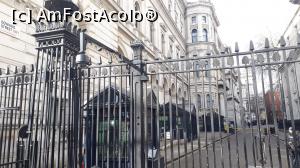 [P44] Downing Street - nr. 10 reședința oficială a primului ministru.  » foto by Aurici
 - 
<span class="allrVoted glyphicon glyphicon-heart hidden" id="av1076421"></span>
<a class="m-l-10 hidden" id="sv1076421" onclick="voting_Foto_DelVot(,1076421,1570)" role="button">șterge vot <span class="glyphicon glyphicon-remove"></span></a>
<a id="v91076421" class=" c-red"  onclick="voting_Foto_SetVot(1076421)" role="button"><span class="glyphicon glyphicon-heart-empty"></span> <b>LIKE</b> = Votează poza</a> <img class="hidden"  id="f1076421W9" src="/imagini/loader.gif" border="0" /><span class="AjErrMes hidden" id="e1076421ErM"></span>