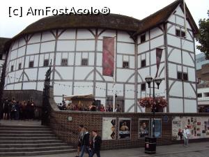 [P22] 22. Drumul nostru trece și pe lângă renumitul teatru al lui Shakespeare, ”The Globe”.  » foto by msnd
 - 
<span class="allrVoted glyphicon glyphicon-heart hidden" id="av715376"></span>
<a class="m-l-10 hidden" id="sv715376" onclick="voting_Foto_DelVot(,715376,1570)" role="button">șterge vot <span class="glyphicon glyphicon-remove"></span></a>
<a id="v9715376" class=" c-red"  onclick="voting_Foto_SetVot(715376)" role="button"><span class="glyphicon glyphicon-heart-empty"></span> <b>LIKE</b> = Votează poza</a> <img class="hidden"  id="f715376W9" src="/imagini/loader.gif" border="0" /><span class="AjErrMes hidden" id="e715376ErM"></span>