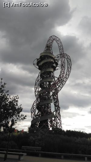 [P01] 1. Imediat ce trecem de Stratford Gate, ne apare în față ”ArcelorMittal Orbit”.  » foto by msnd
 - 
<span class="allrVoted glyphicon glyphicon-heart hidden" id="av807919"></span>
<a class="m-l-10 hidden" id="sv807919" onclick="voting_Foto_DelVot(,807919,1570)" role="button">șterge vot <span class="glyphicon glyphicon-remove"></span></a>
<a id="v9807919" class=" c-red"  onclick="voting_Foto_SetVot(807919)" role="button"><span class="glyphicon glyphicon-heart-empty"></span> <b>LIKE</b> = Votează poza</a> <img class="hidden"  id="f807919W9" src="/imagini/loader.gif" border="0" /><span class="AjErrMes hidden" id="e807919ErM"></span>