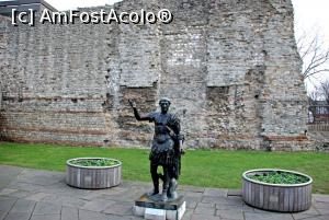 [P75] 75. Zidul fortificațiilor romane de lângă ”London Tower”, păzit de statuia Împăratului Traian. (Imagine preluată de pe internet)  » foto by msnd
 - 
<span class="allrVoted glyphicon glyphicon-heart hidden" id="av814071"></span>
<a class="m-l-10 hidden" id="sv814071" onclick="voting_Foto_DelVot(,814071,1570)" role="button">șterge vot <span class="glyphicon glyphicon-remove"></span></a>
<a id="v9814071" class=" c-red"  onclick="voting_Foto_SetVot(814071)" role="button"><span class="glyphicon glyphicon-heart-empty"></span> <b>LIKE</b> = Votează poza</a> <img class="hidden"  id="f814071W9" src="/imagini/loader.gif" border="0" /><span class="AjErrMes hidden" id="e814071ErM"></span>