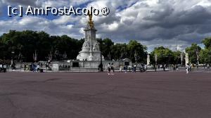 [P32] Memorialul Victoria, în fața Palatului Buckingham » foto by Mika
 - 
<span class="allrVoted glyphicon glyphicon-heart hidden" id="av1488195"></span>
<a class="m-l-10 hidden" id="sv1488195" onclick="voting_Foto_DelVot(,1488195,1570)" role="button">șterge vot <span class="glyphicon glyphicon-remove"></span></a>
<a id="v91488195" class=" c-red"  onclick="voting_Foto_SetVot(1488195)" role="button"><span class="glyphicon glyphicon-heart-empty"></span> <b>LIKE</b> = Votează poza</a> <img class="hidden"  id="f1488195W9" src="/imagini/loader.gif" border="0" /><span class="AjErrMes hidden" id="e1488195ErM"></span>