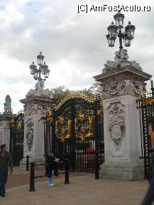 [P64] Buckingham Palace » foto by baypkee
 - 
<span class="allrVoted glyphicon glyphicon-heart hidden" id="av71088"></span>
<a class="m-l-10 hidden" id="sv71088" onclick="voting_Foto_DelVot(,71088,1570)" role="button">șterge vot <span class="glyphicon glyphicon-remove"></span></a>
<a id="v971088" class=" c-red"  onclick="voting_Foto_SetVot(71088)" role="button"><span class="glyphicon glyphicon-heart-empty"></span> <b>LIKE</b> = Votează poza</a> <img class="hidden"  id="f71088W9" src="/imagini/loader.gif" border="0" /><span class="AjErrMes hidden" id="e71088ErM"></span>