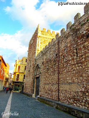 [P12] Duomo di Taormina, o biserică medievală » foto by GabrielaG
 - 
<span class="allrVoted glyphicon glyphicon-heart hidden" id="av604603"></span>
<a class="m-l-10 hidden" id="sv604603" onclick="voting_Foto_DelVot(,604603,1579)" role="button">șterge vot <span class="glyphicon glyphicon-remove"></span></a>
<a id="v9604603" class=" c-red"  onclick="voting_Foto_SetVot(604603)" role="button"><span class="glyphicon glyphicon-heart-empty"></span> <b>LIKE</b> = Votează poza</a> <img class="hidden"  id="f604603W9" src="/imagini/loader.gif" border="0" /><span class="AjErrMes hidden" id="e604603ErM"></span>