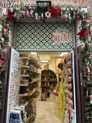 [P28] Taormina -magazin de pe Corso Umberto » foto by Yersinia Pestis
 - 
<span class="allrVoted glyphicon glyphicon-heart hidden" id="av1516037"></span>
<a class="m-l-10 hidden" id="sv1516037" onclick="voting_Foto_DelVot(,1516037,1579)" role="button">șterge vot <span class="glyphicon glyphicon-remove"></span></a>
<a id="v91516037" class=" c-red"  onclick="voting_Foto_SetVot(1516037)" role="button"><span class="glyphicon glyphicon-heart-empty"></span> <b>LIKE</b> = Votează poza</a> <img class="hidden"  id="f1516037W9" src="/imagini/loader.gif" border="0" /><span class="AjErrMes hidden" id="e1516037ErM"></span>