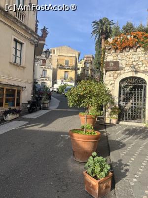 [P07] Taormina-Imediat lângă Porta Catania » foto by Yersinia Pestis
 - 
<span class="allrVoted glyphicon glyphicon-heart hidden" id="av1516016"></span>
<a class="m-l-10 hidden" id="sv1516016" onclick="voting_Foto_DelVot(,1516016,1579)" role="button">șterge vot <span class="glyphicon glyphicon-remove"></span></a>
<a id="v91516016" class=" c-red"  onclick="voting_Foto_SetVot(1516016)" role="button"><span class="glyphicon glyphicon-heart-empty"></span> <b>LIKE</b> = Votează poza</a> <img class="hidden"  id="f1516016W9" src="/imagini/loader.gif" border="0" /><span class="AjErrMes hidden" id="e1516016ErM"></span>