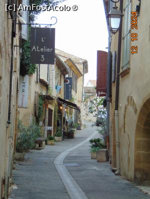 [P39] sat Lourmarin » foto by Yolanda
 - 
<span class="allrVoted glyphicon glyphicon-heart hidden" id="av1465492"></span>
<a class="m-l-10 hidden" id="sv1465492" onclick="voting_Foto_DelVot(,1465492,1628)" role="button">șterge vot <span class="glyphicon glyphicon-remove"></span></a>
<a id="v91465492" class=" c-red"  onclick="voting_Foto_SetVot(1465492)" role="button"><span class="glyphicon glyphicon-heart-empty"></span> <b>LIKE</b> = Votează poza</a> <img class="hidden"  id="f1465492W9" src="/imagini/loader.gif" border="0" /><span class="AjErrMes hidden" id="e1465492ErM"></span>