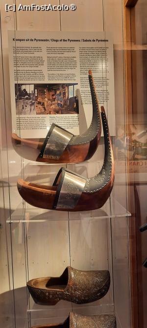 [P34] Zaanse Schans, Atelierul de Saboți - Träskor Verkstad, diferite tipuri de Saboți » foto by mprofeanu
 - 
<span class="allrVoted glyphicon glyphicon-heart hidden" id="av1515087"></span>
<a class="m-l-10 hidden" id="sv1515087" onclick="voting_Foto_DelVot(,1515087,1639)" role="button">șterge vot <span class="glyphicon glyphicon-remove"></span></a>
<a id="v91515087" class=" c-red"  onclick="voting_Foto_SetVot(1515087)" role="button"><span class="glyphicon glyphicon-heart-empty"></span> <b>LIKE</b> = Votează poza</a> <img class="hidden"  id="f1515087W9" src="/imagini/loader.gif" border="0" /><span class="AjErrMes hidden" id="e1515087ErM"></span>