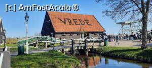 [P44] Zaanse Schans, Depozitul Pacea - Pakhuis Vrede, astăzi Pacea Suveniruri și cadouri - Vrede Souvenirs & Gifts » foto by mprofeanu
 - 
<span class="allrVoted glyphicon glyphicon-heart hidden" id="av1515099"></span>
<a class="m-l-10 hidden" id="sv1515099" onclick="voting_Foto_DelVot(,1515099,1639)" role="button">șterge vot <span class="glyphicon glyphicon-remove"></span></a>
<a id="v91515099" class=" c-red"  onclick="voting_Foto_SetVot(1515099)" role="button"><span class="glyphicon glyphicon-heart-empty"></span> <b>LIKE</b> = Votează poza</a> <img class="hidden"  id="f1515099W9" src="/imagini/loader.gif" border="0" /><span class="AjErrMes hidden" id="e1515099ErM"></span>