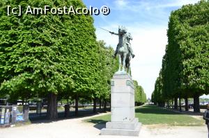 [P02] După ce trecem peste podul Alexandru III vedem statuia lui Simon Bolivar » foto by AZE
 - 
<span class="allrVoted glyphicon glyphicon-heart hidden" id="av894556"></span>
<a class="m-l-10 hidden" id="sv894556" onclick="voting_Foto_DelVot(,894556,1684)" role="button">șterge vot <span class="glyphicon glyphicon-remove"></span></a>
<a id="v9894556" class=" c-red"  onclick="voting_Foto_SetVot(894556)" role="button"><span class="glyphicon glyphicon-heart-empty"></span> <b>LIKE</b> = Votează poza</a> <img class="hidden"  id="f894556W9" src="/imagini/loader.gif" border="0" /><span class="AjErrMes hidden" id="e894556ErM"></span>