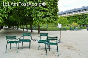 [P16] Chiar si in parcul din Palais Royale se leaga scaunele ca sa nu le fure » foto by AZE
 - 
<span class="allrVoted glyphicon glyphicon-heart hidden" id="av899027"></span>
<a class="m-l-10 hidden" id="sv899027" onclick="voting_Foto_DelVot(,899027,1684)" role="button">șterge vot <span class="glyphicon glyphicon-remove"></span></a>
<a id="v9899027" class=" c-red"  onclick="voting_Foto_SetVot(899027)" role="button"><span class="glyphicon glyphicon-heart-empty"></span> <b>LIKE</b> = Votează poza</a> <img class="hidden"  id="f899027W9" src="/imagini/loader.gif" border="0" /><span class="AjErrMes hidden" id="e899027ErM"></span>