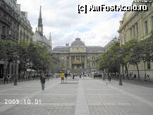 [P7x] Vedere de pe Rue de Lutèce. Drept în faţă, Palatul de Justiţie. În stânga, Sainte Chapelle » foto by Costi
 - 
<span class="allrVoted glyphicon glyphicon-heart hidden" id="av32498"></span>
<a class="m-l-10 hidden" id="sv32498" onclick="voting_Foto_DelVot(,32498,1684)" role="button">șterge vot <span class="glyphicon glyphicon-remove"></span></a>
<a id="v932498" class=" c-red"  onclick="voting_Foto_SetVot(32498)" role="button"><span class="glyphicon glyphicon-heart-empty"></span> <b>LIKE</b> = Votează poza</a> <img class="hidden"  id="f32498W9" src="/imagini/loader.gif" border="0" /><span class="AjErrMes hidden" id="e32498ErM"></span>