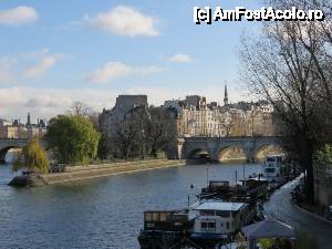 [P07] De pe podul artistilor, se poate observa cheiul Senei, pintenul de piatra al insulei 'Cite' si Pont Neuf » foto by dorgo
 - 
<span class="allrVoted glyphicon glyphicon-heart hidden" id="av462442"></span>
<a class="m-l-10 hidden" id="sv462442" onclick="voting_Foto_DelVot(,462442,1684)" role="button">șterge vot <span class="glyphicon glyphicon-remove"></span></a>
<a id="v9462442" class=" c-red"  onclick="voting_Foto_SetVot(462442)" role="button"><span class="glyphicon glyphicon-heart-empty"></span> <b>LIKE</b> = Votează poza</a> <img class="hidden"  id="f462442W9" src="/imagini/loader.gif" border="0" /><span class="AjErrMes hidden" id="e462442ErM"></span>