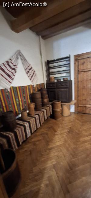 [P51] Vatra Dornei - Muzeul de Etnografie. Interior. » foto by iulianic
 - 
<span class="allrVoted glyphicon glyphicon-heart hidden" id="av1544249"></span>
<a class="m-l-10 hidden" id="sv1544249" onclick="voting_Foto_DelVot(,1544249,1782)" role="button">șterge vot <span class="glyphicon glyphicon-remove"></span></a>
<a id="v91544249" class=" c-red"  onclick="voting_Foto_SetVot(1544249)" role="button"><span class="glyphicon glyphicon-heart-empty"></span> <b>LIKE</b> = Votează poza</a> <img class="hidden"  id="f1544249W9" src="/imagini/loader.gif" border="0" /><span class="AjErrMes hidden" id="e1544249ErM"></span>