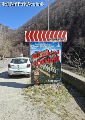 [P01] Cetatea Poenari, Indicatorul aflat vizavi de Intrare » foto by mprofeanu
 - 
<span class="allrVoted glyphicon glyphicon-heart hidden" id="av1521282"></span>
<a class="m-l-10 hidden" id="sv1521282" onclick="voting_Foto_DelVot(,1521282,1790)" role="button">șterge vot <span class="glyphicon glyphicon-remove"></span></a>
<a id="v91521282" class=" c-red"  onclick="voting_Foto_SetVot(1521282)" role="button"><span class="glyphicon glyphicon-heart-empty"></span> <b>LIKE</b> = Votează poza</a> <img class="hidden"  id="f1521282W9" src="/imagini/loader.gif" border="0" /><span class="AjErrMes hidden" id="e1521282ErM"></span>