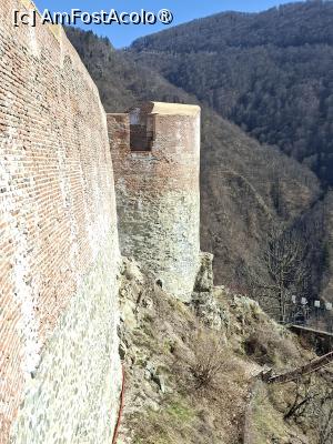 [P25] Cetatea Poenari, Zidul Sudic și Turnul de sud-est » foto by mprofeanu
 - 
<span class="allrVoted glyphicon glyphicon-heart hidden" id="av1521306"></span>
<a class="m-l-10 hidden" id="sv1521306" onclick="voting_Foto_DelVot(,1521306,1790)" role="button">șterge vot <span class="glyphicon glyphicon-remove"></span></a>
<a id="v91521306" class=" c-red"  onclick="voting_Foto_SetVot(1521306)" role="button"><span class="glyphicon glyphicon-heart-empty"></span> <b>LIKE</b> = Votează poza</a> <img class="hidden"  id="f1521306W9" src="/imagini/loader.gif" border="0" /><span class="AjErrMes hidden" id="e1521306ErM"></span>