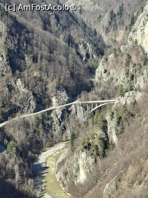 [P26] Cetatea Poenari, drumul ce urcă la baraj » foto by mprofeanu
 - 
<span class="allrVoted glyphicon glyphicon-heart hidden" id="av1521307"></span>
<a class="m-l-10 hidden" id="sv1521307" onclick="voting_Foto_DelVot(,1521307,1790)" role="button">șterge vot <span class="glyphicon glyphicon-remove"></span></a>
<a id="v91521307" class=" c-red"  onclick="voting_Foto_SetVot(1521307)" role="button"><span class="glyphicon glyphicon-heart-empty"></span> <b>LIKE</b> = Votează poza</a> <img class="hidden"  id="f1521307W9" src="/imagini/loader.gif" border="0" /><span class="AjErrMes hidden" id="e1521307ErM"></span>