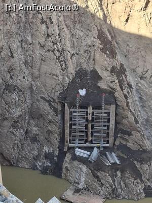 [P45] Barajul Vidraru, Priza de apă de la Tunelul de aducțiune din malul vestic și grătarele ei, poză mărită mult... » foto by mprofeanu
 - 
<span class="allrVoted glyphicon glyphicon-heart hidden" id="av1521326"></span>
<a class="m-l-10 hidden" id="sv1521326" onclick="voting_Foto_DelVot(,1521326,1790)" role="button">șterge vot <span class="glyphicon glyphicon-remove"></span></a>
<a id="v91521326" class=" c-red"  onclick="voting_Foto_SetVot(1521326)" role="button"><span class="glyphicon glyphicon-heart-empty"></span> <b>LIKE</b> = Votează poza</a> <img class="hidden"  id="f1521326W9" src="/imagini/loader.gif" border="0" /><span class="AjErrMes hidden" id="e1521326ErM"></span>