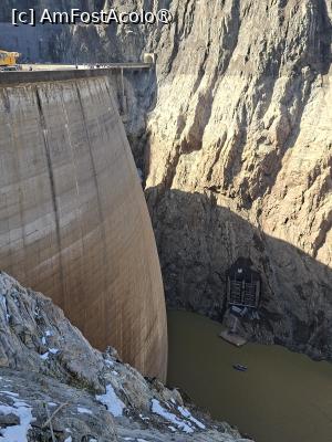 [P50] Barajul Vidraru, Curbura verticală a barajului văzută de pe drumul DN7C, Transfăgărășanul ce duce la Valea cu Pești... » foto by mprofeanu
 - 
<span class="allrVoted glyphicon glyphicon-heart hidden" id="av1521331"></span>
<a class="m-l-10 hidden" id="sv1521331" onclick="voting_Foto_DelVot(,1521331,1790)" role="button">șterge vot <span class="glyphicon glyphicon-remove"></span></a>
<a id="v91521331" class=" c-red"  onclick="voting_Foto_SetVot(1521331)" role="button"><span class="glyphicon glyphicon-heart-empty"></span> <b>LIKE</b> = Votează poza</a> <img class="hidden"  id="f1521331W9" src="/imagini/loader.gif" border="0" /><span class="AjErrMes hidden" id="e1521331ErM"></span>
