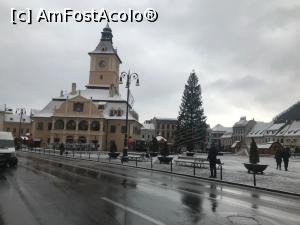 [P02] Piața Sfatului Brașov - vis-a -vis de care se află hotelul » foto by Mika
 - 
<span class="allrVoted glyphicon glyphicon-heart hidden" id="av1137403"></span>
<a class="m-l-10 hidden" id="sv1137403" onclick="voting_Foto_DelVot(,1137403,1826)" role="button">șterge vot <span class="glyphicon glyphicon-remove"></span></a>
<a id="v91137403" class=" c-red"  onclick="voting_Foto_SetVot(1137403)" role="button"><span class="glyphicon glyphicon-heart-empty"></span> <b>LIKE</b> = Votează poza</a> <img class="hidden"  id="f1137403W9" src="/imagini/loader.gif" border="0" /><span class="AjErrMes hidden" id="e1137403ErM"></span>