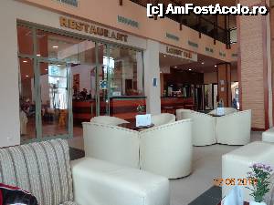 [P12] Intrarea in restaurant si Lobby Bar-ul » foto by zola
 - 
<span class="allrVoted glyphicon glyphicon-heart hidden" id="av633698"></span>
<a class="m-l-10 hidden" id="sv633698" onclick="voting_Foto_DelVot(,633698,1941)" role="button">șterge vot <span class="glyphicon glyphicon-remove"></span></a>
<a id="v9633698" class=" c-red"  onclick="voting_Foto_SetVot(633698)" role="button"><span class="glyphicon glyphicon-heart-empty"></span> <b>LIKE</b> = Votează poza</a> <img class="hidden"  id="f633698W9" src="/imagini/loader.gif" border="0" /><span class="AjErrMes hidden" id="e633698ErM"></span>
