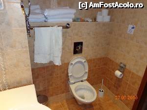 [P13] Baia din camera de o curatenie impecabila » foto by zola
 - 
<span class="allrVoted glyphicon glyphicon-heart hidden" id="av633700"></span>
<a class="m-l-10 hidden" id="sv633700" onclick="voting_Foto_DelVot(,633700,1941)" role="button">șterge vot <span class="glyphicon glyphicon-remove"></span></a>
<a id="v9633700" class=" c-red"  onclick="voting_Foto_SetVot(633700)" role="button"><span class="glyphicon glyphicon-heart-empty"></span> <b>LIKE</b> = Votează poza</a> <img class="hidden"  id="f633700W9" src="/imagini/loader.gif" border="0" /><span class="AjErrMes hidden" id="e633700ErM"></span>