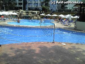 [P09] Club Calimera. De la volei pe nisip, la volei în apa :-) 
Si aici se respecta programul riguros, noroc că nu se suprapuneau sporturile astea două :-)  » foto by FlorinAndrei
 - 
<span class="allrVoted glyphicon glyphicon-heart hidden" id="av612978"></span>
<a class="m-l-10 hidden" id="sv612978" onclick="voting_Foto_DelVot(,612978,1945)" role="button">șterge vot <span class="glyphicon glyphicon-remove"></span></a>
<a id="v9612978" class=" c-red"  onclick="voting_Foto_SetVot(612978)" role="button"><span class="glyphicon glyphicon-heart-empty"></span> <b>LIKE</b> = Votează poza</a> <img class="hidden"  id="f612978W9" src="/imagini/loader.gif" border="0" /><span class="AjErrMes hidden" id="e612978ErM"></span>