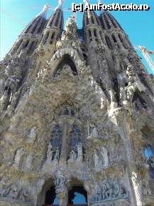 [P17] Fatada Nasterii - cea construita de Gaudi, cu piatra innegrita de vreme. Povesteste viata nasterii lui Iisus. Sagrada Familia. » foto by TraianS
 - 
<span class="allrVoted glyphicon glyphicon-heart hidden" id="av294147"></span>
<a class="m-l-10 hidden" id="sv294147" onclick="voting_Foto_DelVot(,294147,1999)" role="button">șterge vot <span class="glyphicon glyphicon-remove"></span></a>
<a id="v9294147" class=" c-red"  onclick="voting_Foto_SetVot(294147)" role="button"><span class="glyphicon glyphicon-heart-empty"></span> <b>LIKE</b> = Votează poza</a> <img class="hidden"  id="f294147W9" src="/imagini/loader.gif" border="0" /><span class="AjErrMes hidden" id="e294147ErM"></span>