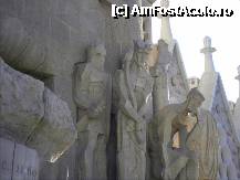 [P06] Figurile robotice de pe Fatada Patimilor. Observati cat de alba e piatra in comparatie cu Fatada Nasterii, construita pe vremea lui Gaudi. Sagrada Familia. » foto by TraianS
 - 
<span class="allrVoted glyphicon glyphicon-heart hidden" id="av294136"></span>
<a class="m-l-10 hidden" id="sv294136" onclick="voting_Foto_DelVot(,294136,1999)" role="button">șterge vot <span class="glyphicon glyphicon-remove"></span></a>
<a id="v9294136" class=" c-red"  onclick="voting_Foto_SetVot(294136)" role="button"><span class="glyphicon glyphicon-heart-empty"></span> <b>LIKE</b> = Votează poza</a> <img class="hidden"  id="f294136W9" src="/imagini/loader.gif" border="0" /><span class="AjErrMes hidden" id="e294136ErM"></span>