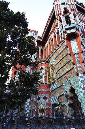 [P04] Casa Gaudi, locuinta privata, Carrer de Les Carolines. Acelasi gard se regaseste in Parc Guell.  » foto by danup
 - 
<span class="allrVoted glyphicon glyphicon-heart hidden" id="av595598"></span>
<a class="m-l-10 hidden" id="sv595598" onclick="voting_Foto_DelVot(,595598,1999)" role="button">șterge vot <span class="glyphicon glyphicon-remove"></span></a>
<a id="v9595598" class=" c-red"  onclick="voting_Foto_SetVot(595598)" role="button"><span class="glyphicon glyphicon-heart-empty"></span> <b>LIKE</b> = Votează poza</a> <img class="hidden"  id="f595598W9" src="/imagini/loader.gif" border="0" /><span class="AjErrMes hidden" id="e595598ErM"></span>