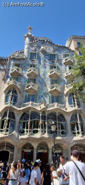 [P08] 08. Următoarea pe listă este Casa Battlo. » foto by msnd
 - 
<span class="allrVoted glyphicon glyphicon-heart hidden" id="av1440188"></span>
<a class="m-l-10 hidden" id="sv1440188" onclick="voting_Foto_DelVot(,1440188,1999)" role="button">șterge vot <span class="glyphicon glyphicon-remove"></span></a>
<a id="v91440188" class=" c-red"  onclick="voting_Foto_SetVot(1440188)" role="button"><span class="glyphicon glyphicon-heart-empty"></span> <b>LIKE</b> = Votează poza</a> <img class="hidden"  id="f1440188W9" src="/imagini/loader.gif" border="0" /><span class="AjErrMes hidden" id="e1440188ErM"></span>