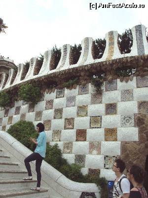 [P30] Parc Guell, cu ceramica multicoloră » foto by Carmen Ion
 - 
<span class="allrVoted glyphicon glyphicon-heart hidden" id="av531511"></span>
<a class="m-l-10 hidden" id="sv531511" onclick="voting_Foto_DelVot(,531511,1999)" role="button">șterge vot <span class="glyphicon glyphicon-remove"></span></a>
<a id="v9531511" class=" c-red"  onclick="voting_Foto_SetVot(531511)" role="button"><span class="glyphicon glyphicon-heart-empty"></span> <b>LIKE</b> = Votează poza</a> <img class="hidden"  id="f531511W9" src="/imagini/loader.gif" border="0" /><span class="AjErrMes hidden" id="e531511ErM"></span>