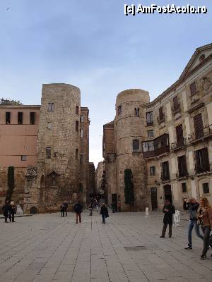 [P33] Barcelona, Plaça de la Seu: Carrer del Bisbe, strada pe un de se pătrunde în Catedrală » foto by mariana.olaru
 - 
<span class="allrVoted glyphicon glyphicon-heart hidden" id="av368759"></span>
<a class="m-l-10 hidden" id="sv368759" onclick="voting_Foto_DelVot(,368759,1999)" role="button">șterge vot <span class="glyphicon glyphicon-remove"></span></a>
<a id="v9368759" class=" c-red"  onclick="voting_Foto_SetVot(368759)" role="button"><span class="glyphicon glyphicon-heart-empty"></span> <b>LIKE</b> = Votează poza</a> <img class="hidden"  id="f368759W9" src="/imagini/loader.gif" border="0" /><span class="AjErrMes hidden" id="e368759ErM"></span>