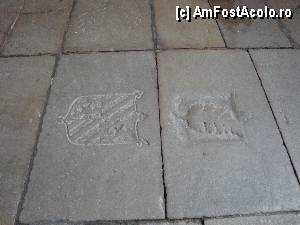 [P43] Barcelona, Catedral de la Seu: zonă de morminte în podeaua colonadelor din curtea interioară » foto by mariana.olaru
 - 
<span class="allrVoted glyphicon glyphicon-heart hidden" id="av368772"></span>
<a class="m-l-10 hidden" id="sv368772" onclick="voting_Foto_DelVot(,368772,1999)" role="button">șterge vot <span class="glyphicon glyphicon-remove"></span></a>
<a id="v9368772" class=" c-red"  onclick="voting_Foto_SetVot(368772)" role="button"><span class="glyphicon glyphicon-heart-empty"></span> <b>LIKE</b> = Votează poza</a> <img class="hidden"  id="f368772W9" src="/imagini/loader.gif" border="0" /><span class="AjErrMes hidden" id="e368772ErM"></span>