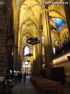 [P63] Barcelona, Catedral de la Seu: culoarul lateral stâng » foto by mariana.olaru
 - 
<span class="allrVoted glyphicon glyphicon-heart hidden" id="av368794"></span>
<a class="m-l-10 hidden" id="sv368794" onclick="voting_Foto_DelVot(,368794,1999)" role="button">șterge vot <span class="glyphicon glyphicon-remove"></span></a>
<a id="v9368794" class=" c-red"  onclick="voting_Foto_SetVot(368794)" role="button"><span class="glyphicon glyphicon-heart-empty"></span> <b>LIKE</b> = Votează poza</a> <img class="hidden"  id="f368794W9" src="/imagini/loader.gif" border="0" /><span class="AjErrMes hidden" id="e368794ErM"></span>