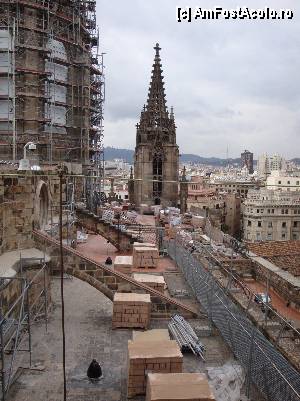 [P70] Barcelona, Catedral de la Seu: turnul clopotniței și parte din acoperiș se aflau în stadiu de reabilitare » foto by mariana.olaru
 - 
<span class="allrVoted glyphicon glyphicon-heart hidden" id="av368801"></span>
<a class="m-l-10 hidden" id="sv368801" onclick="voting_Foto_DelVot(,368801,1999)" role="button">șterge vot <span class="glyphicon glyphicon-remove"></span></a>
<a id="v9368801" class=" c-red"  onclick="voting_Foto_SetVot(368801)" role="button"><span class="glyphicon glyphicon-heart-empty"></span> <b>LIKE</b> = Votează poza</a> <img class="hidden"  id="f368801W9" src="/imagini/loader.gif" border="0" /><span class="AjErrMes hidden" id="e368801ErM"></span>