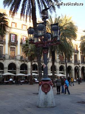 [P65] Barcelona, Plaça Reial: lampadar stradal de Antoni Gaudi » foto by mariana.olaru
 - 
<span class="allrVoted glyphicon glyphicon-heart hidden" id="av380217"></span>
<a class="m-l-10 hidden" id="sv380217" onclick="voting_Foto_DelVot(,380217,1999)" role="button">șterge vot <span class="glyphicon glyphicon-remove"></span></a>
<a id="v9380217" class=" c-red"  onclick="voting_Foto_SetVot(380217)" role="button"><span class="glyphicon glyphicon-heart-empty"></span> <b>LIKE</b> = Votează poza</a> <img class="hidden"  id="f380217W9" src="/imagini/loader.gif" border="0" /><span class="AjErrMes hidden" id="e380217ErM"></span>